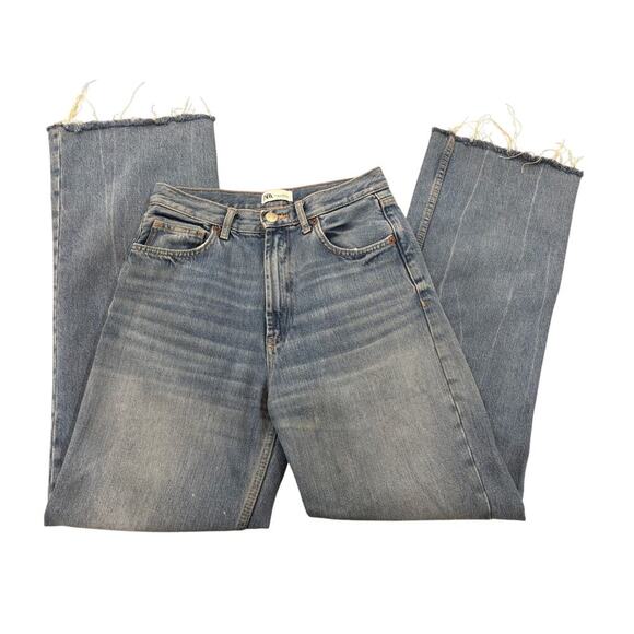 Zara High Waisted Light Wash Jeans - Size 6 - Picture 1 of 5